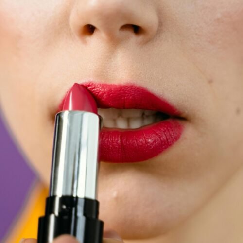 How to Choose and Apply Lipstick